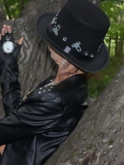 gallery_granny_and_mature_Clockpunk under the tree 2_older_127741212
