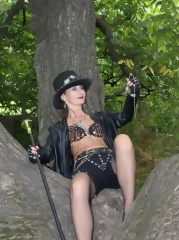 gallery_granny_and_mature_Clockpunk under the tree 2_older_127741212